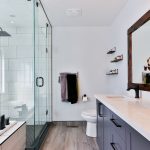 5 kreative måder at bruge sildebensfliser på dit badeværelse