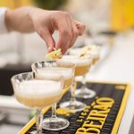 Gør din fest mindeværdig: 5 Grunde til at leje en bartender